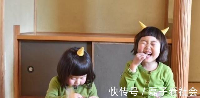 全班|爸爸姓“黄”,给双胞胎女儿取名太高贵,点到时全班都安静了