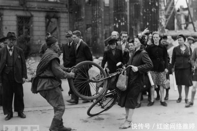 德国|苏军在攻陷柏林后丧失军纪纵兵施暴,当时英美军队是否独善其身?