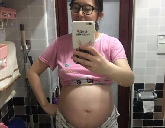 胎儿|孕晚期肚子隐痛,可能暗示好消息,准妈妈要窃喜