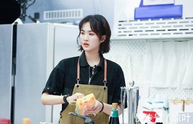 秘书|任正非的第二任妻子姚凌,比丈夫小30岁,曾是得力秘书,温婉动人