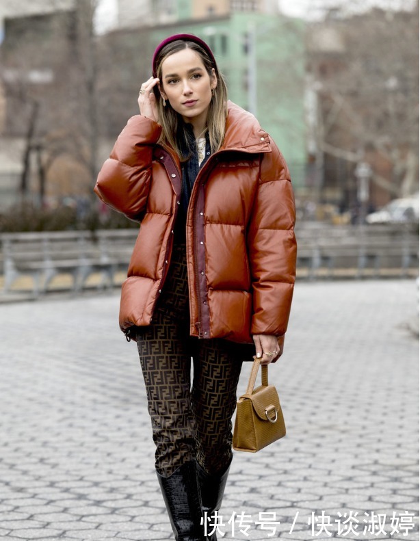 年龄|冬季外套不用买太多,准备短款羽绒服就够了,不挑年龄还时尚