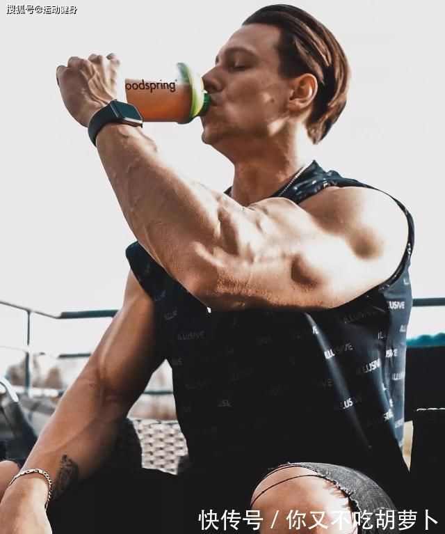 撸铁|臂围45cm，二头肌似小山包的猛汉奶爸，还自带肌肉抽筋绝活