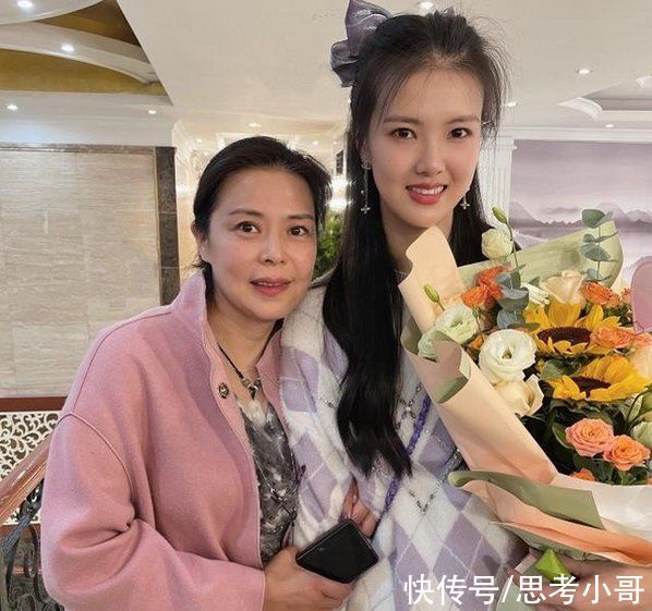 中国女排|张常宁26岁生日晒幸福!和妈妈合影神似姐妹，老公未到场隔空祝福