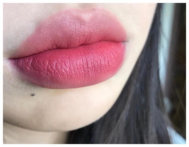 黄黑皮2021夏季流行色号！显白“靓妹”风，比正红色好看多了