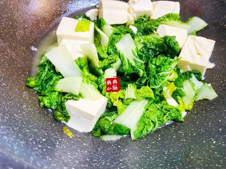 天说冷就冷了,来一锅热乎乎的白菜豆腐,很暖心