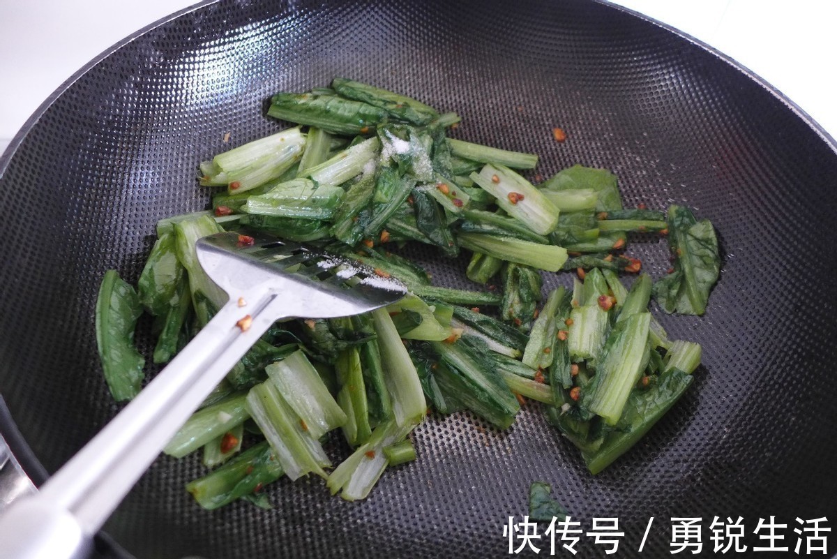 蒜瓣|油麦菜口感清爽，搭配蒜蓉素炒，太好吃了