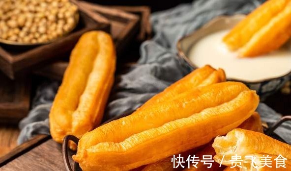 白砂糖|炸油条,用泡打粉还是小苏打都不对,教你家常做法,蓬松又酥脆
