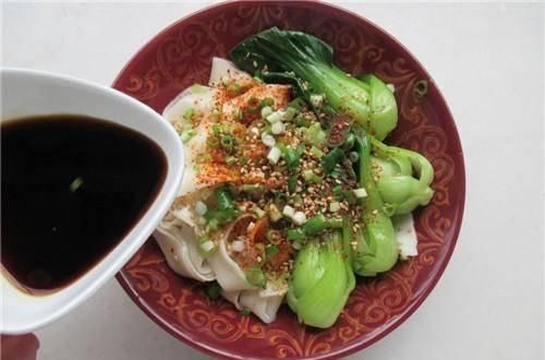 早上不吃包子,一碗面下肚,开胃又解腻,还暖身子,不揉面不醒面