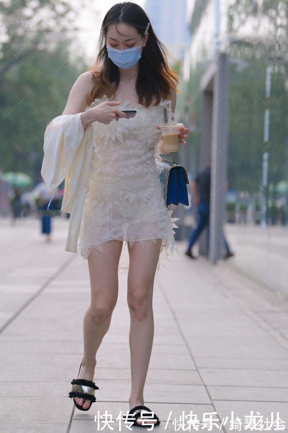 白色 白色羽毛裙,修身立体的剪裁,更显大气,羽毛装饰,仙气十足