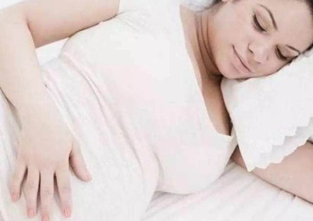 宝妈|95后辣妈晒娃,自己却火了,玲珑身材让人羡慕不已