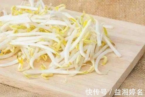 黄豆芽|黄豆芽和绿豆芽,都是豆芽,那营养一样吗?二者可是不同的哟~