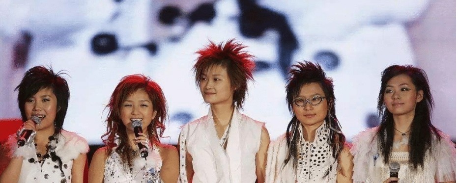 唱功|《中国好声音》李宇春歌曲拖累学员,潘虹唱功比她好,台风却不行