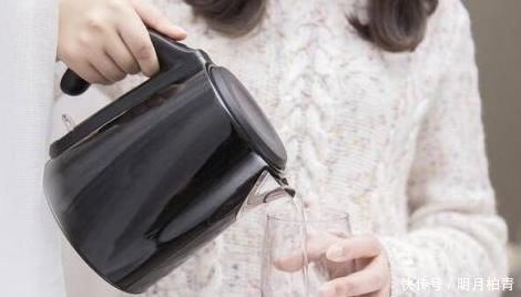 饮水|早晨空腹喝水特别养生?专家提醒:这3点不注意,喝了也是白喝