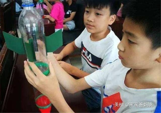 成绩|“请倒数第一名的家长发言”,妈妈三句话,让老师感到很惭愧