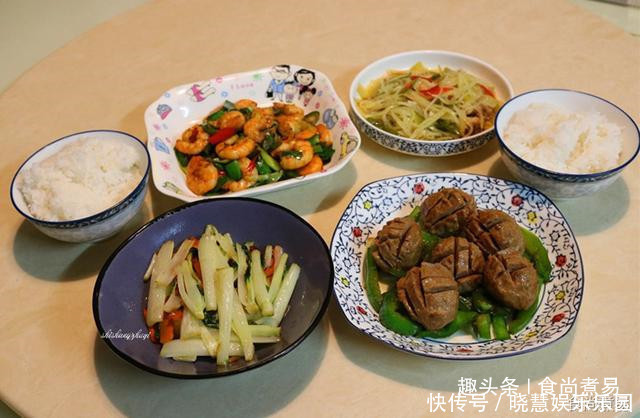 饱嗝|做好三人的饭菜,四道菜一锅汤,两人撑到打饱嗝