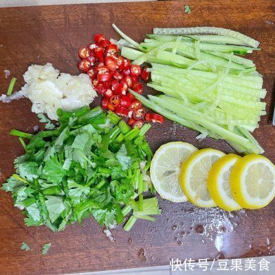 成就|#一勺葱伴侣，成就招牌美味#凉拌荞麦面