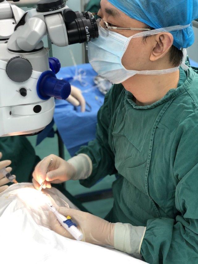 赖铭莹|深圳市眼科医院赖铭莹教授成功实施赞宜XEN青光眼引流管微创植入手术