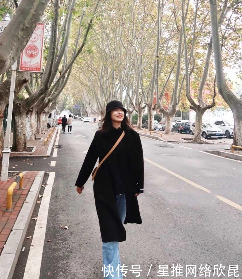 不失|秋冬重磅穿衣秘籍!黑色大衣搭配牛仔裤,休闲不失气场~