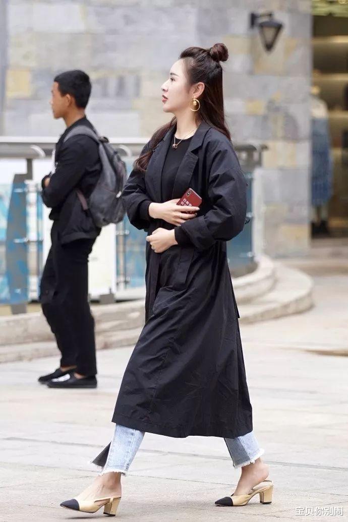 牛仔裤|微凉秋日的气质穿搭, 选一身潇洒的风衣外套, 搭配牛仔裤更有范儿