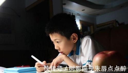 小荣|“妈妈,我再玩3分钟”,2种父母不同回答,成就孩子不同人生