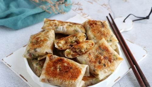 一斤饺子皮,半碗糯米,简单做成早餐,外脆里软,连吃3天吃不够