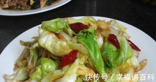 手撕包菜的正宗做法,只需简单2步,比饭店里面的还好吃