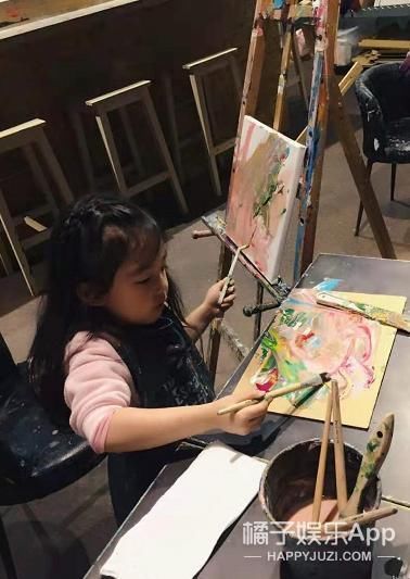 还记得《爸爸去哪儿》的小泡芙吗？长大后的她也是甜妹？