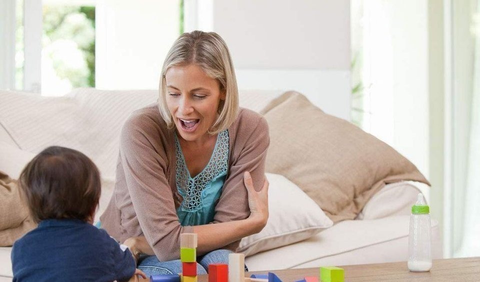 女儿|爸爸惹女儿生气了,女人不管多大都不好哄,简直比哄老婆还难