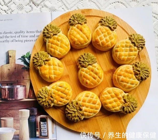 月儿圆，吃月饼，快来看看超萌小菠萝月饼