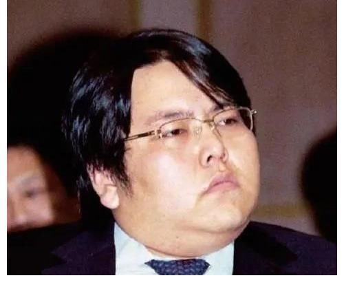 誰(shuí)還記得變形記里的“巨嬰”劉思琪？16歲還要喂飯，現(xiàn)在成了這樣