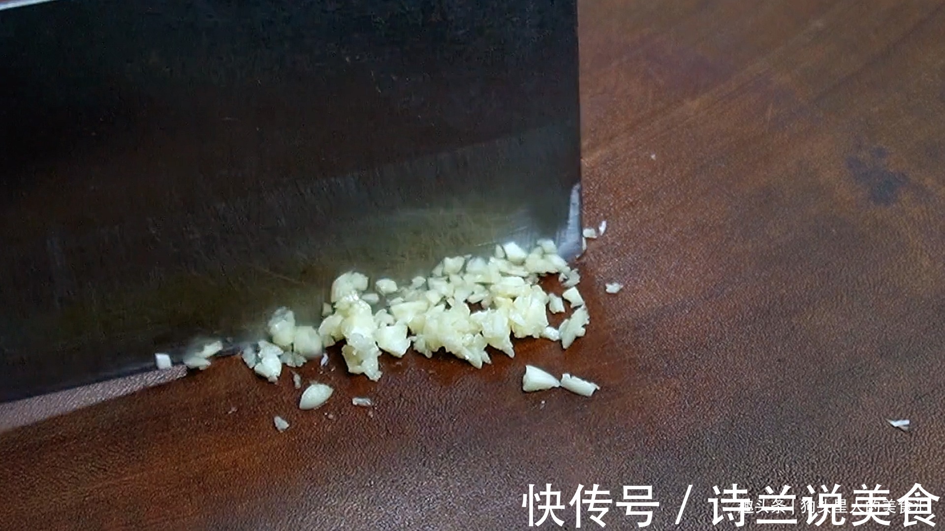 凉拌豆腐皮时,有3种食材缺一不可,筋道好吃无腥味