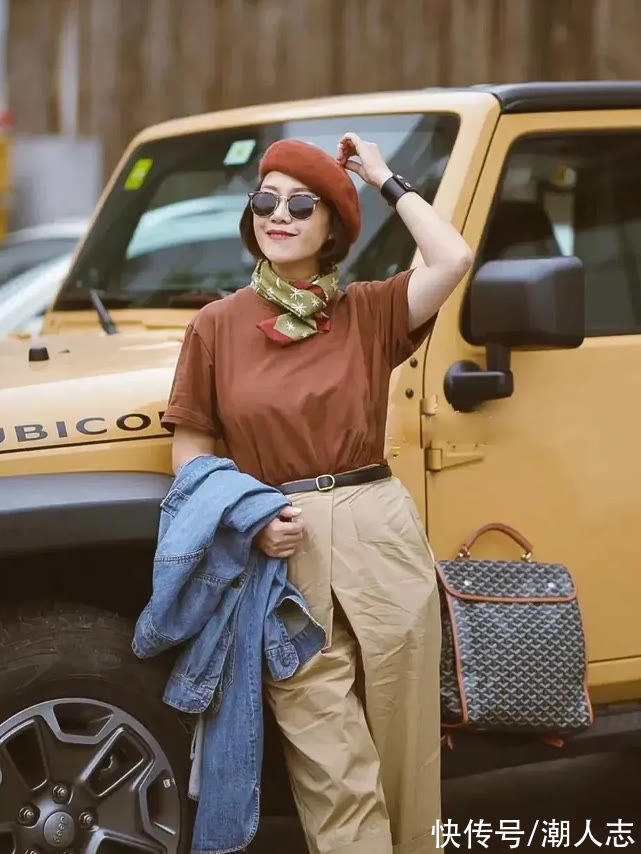 搭配 4、50岁女人，国庆出游别穿一身花！这3种颜色搭配，显白又高级