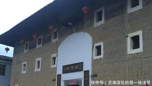 福建一村庄有栋老宅，与北方四合院比较雷同，如今已是文物古迹