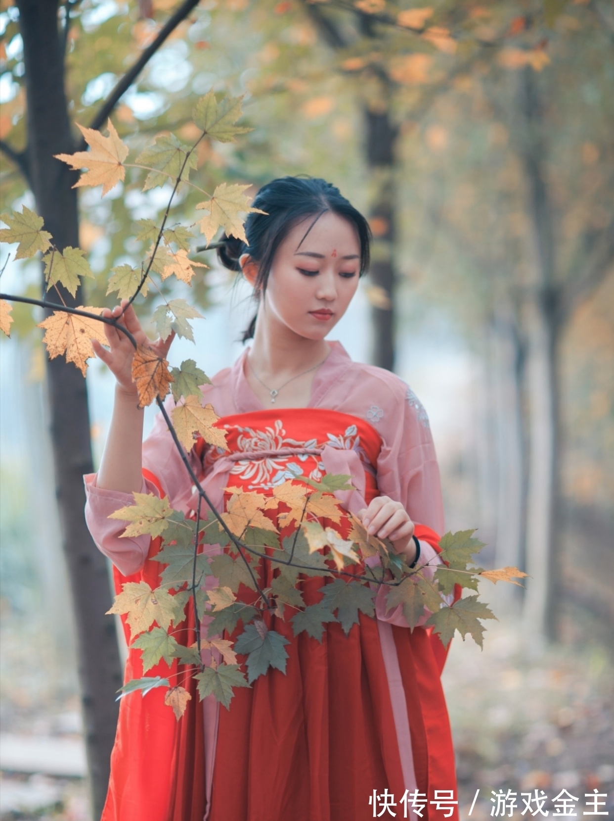 乡书@飘蓬已恨乡书少。那堪浊酒又浇愁,空庭明月来相照