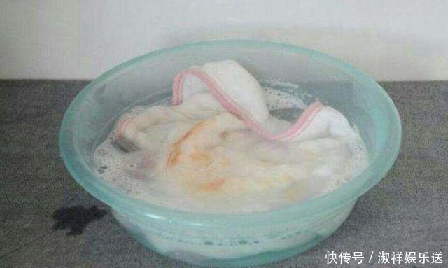 毛巾用久了又脏又臭,教你一招搞定,洗完晾干跟新买的一样