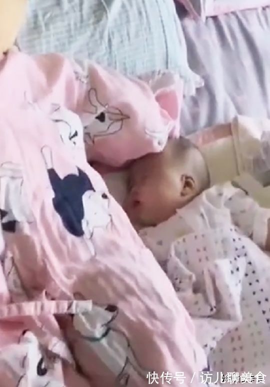 月子|爸爸在家看孩子,妈妈不放心提前回家,迫不及待开门一看,笑喷了