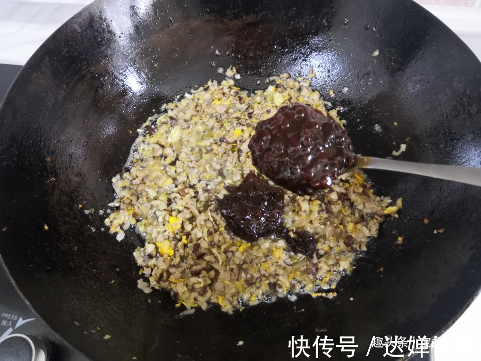 猪肉馅|蒸包子，此调馅法30年我都没换过，老好吃了，比肉包子还抢手