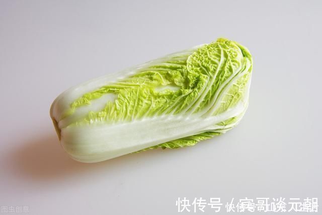 绿叶子|一样是白菜，挑选绿色的还是白色的？菜农告诉你，别随意买了