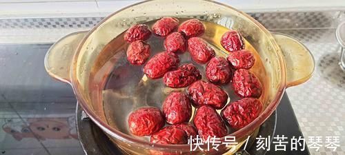 红枣蒂端|它是“穷人的阿胶”，一碗才2块钱，每天吃一点，补血养气不显老