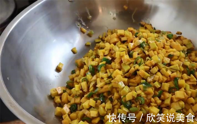 蒸包子，记住不要直接上锅蒸，诀窍全教你，包子松软好吃，不回缩