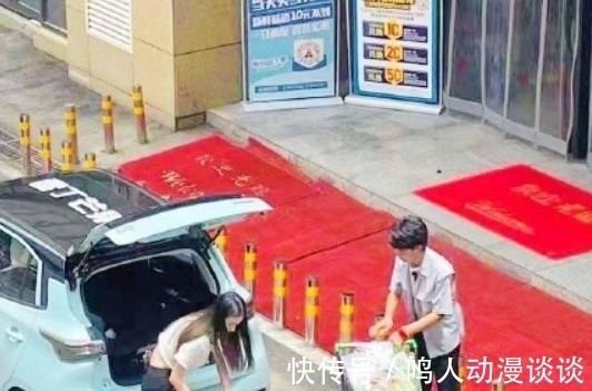 周也|黃曉明深夜秀廚藝，眼尖網(wǎng)友發(fā)現(xiàn)兒童餐具：給鼻姐和小海綿吃的嗎