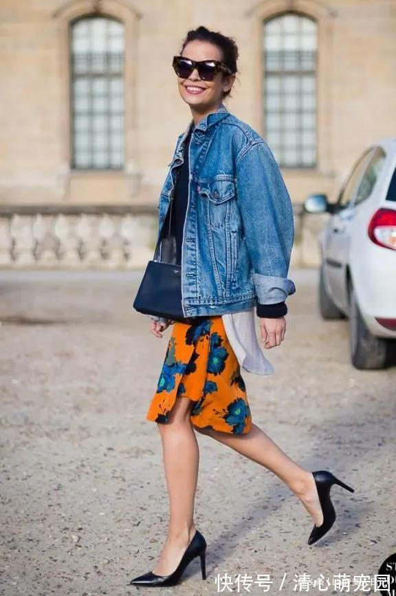 穿搭 穿裙子搭薄外套时,记住“1个要点+风格调和”,领悟穿搭思维稳赢