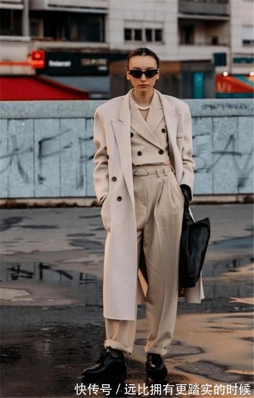 饱和度|不管是大衣还是羽绒服,尽量别穿这3个“颜色”,不耐看也不耐穿