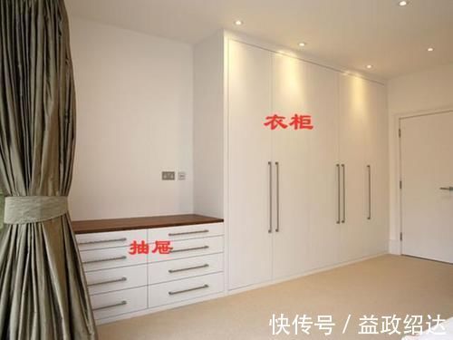 压抑感|床尾不打一排衣柜，设计L型加抽屉，收纳整整齐齐，拿放轻松方便