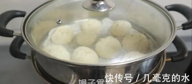 包子这样做,柔软鲜嫩,不用揉面、不用擀皮,做法简单又营养!