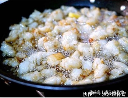 熬猪油时|84岁奶奶说熬猪油不能只加水,多加1样,又白又香,炒菜特好吃