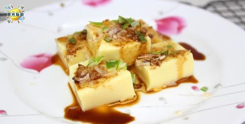  创意年菜：鸡蛋豆腐，用锅蒸出来的豆腐，制作简单，还能控制口感
