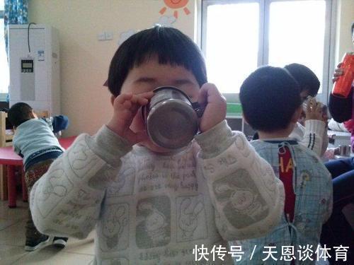 尿裤子|“妈,我可以喝水吗”幼儿园放学后孩子不断哀求,真相让妈妈落泪