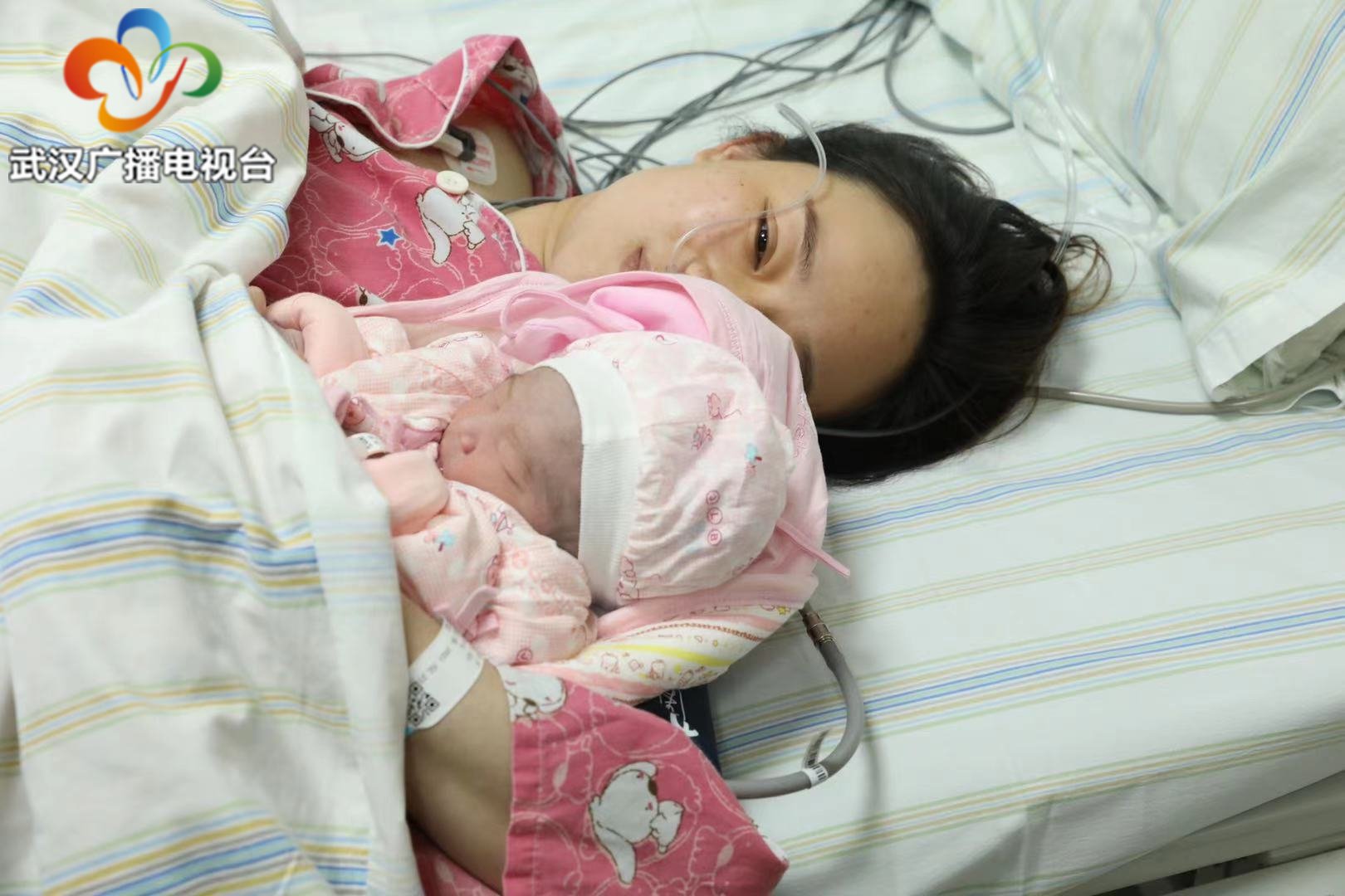 连续两次因胰腺炎引产 医生保驾护航5个月 二胎妈妈元宵节生下“小汤圆”