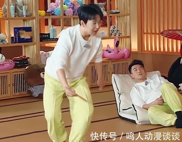 沙溢|郭麒麟脱掉鞋子,谁注意袜子上的图案,“德云大小姐”就是不一样